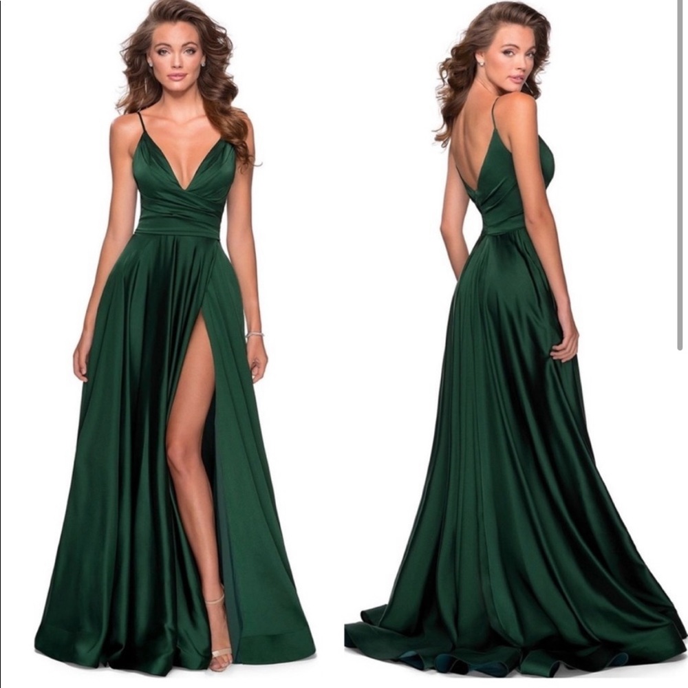 LA FEMME Plunging V-Neck Emerald Green Gown Dress